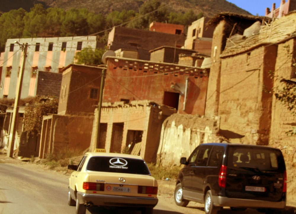 Grand Taxi im Hohen Atlas in Marokko