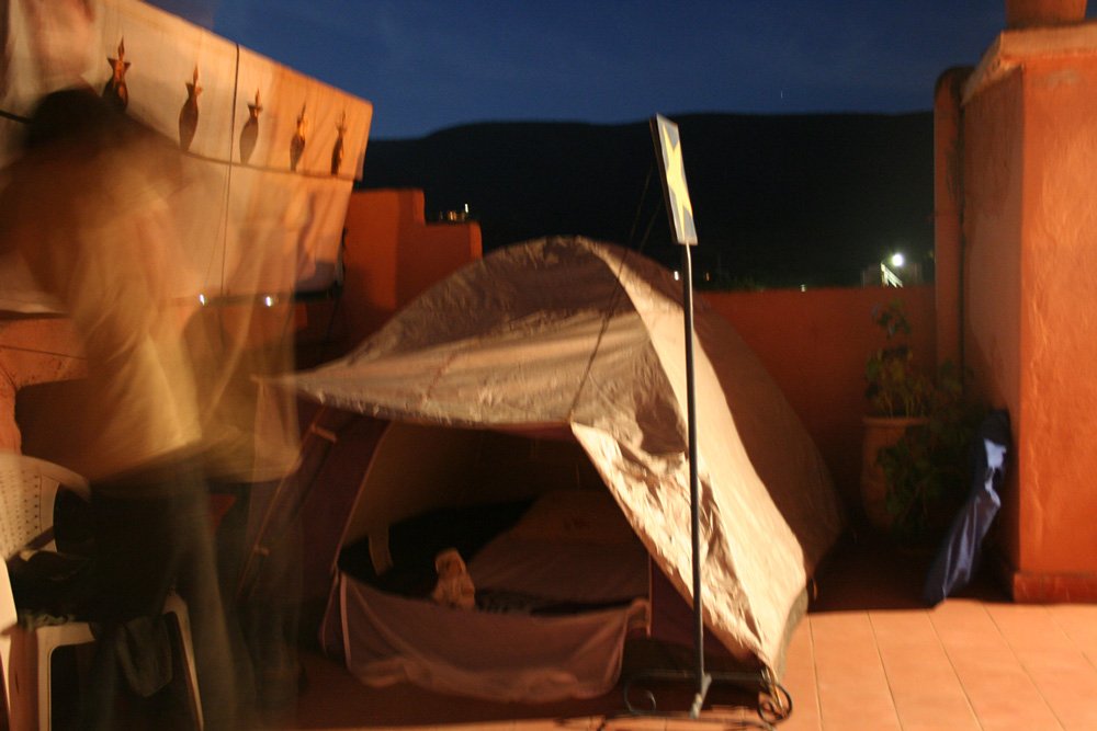 Zelten auf einer Dachterrasse in Ouzoud, Marokko