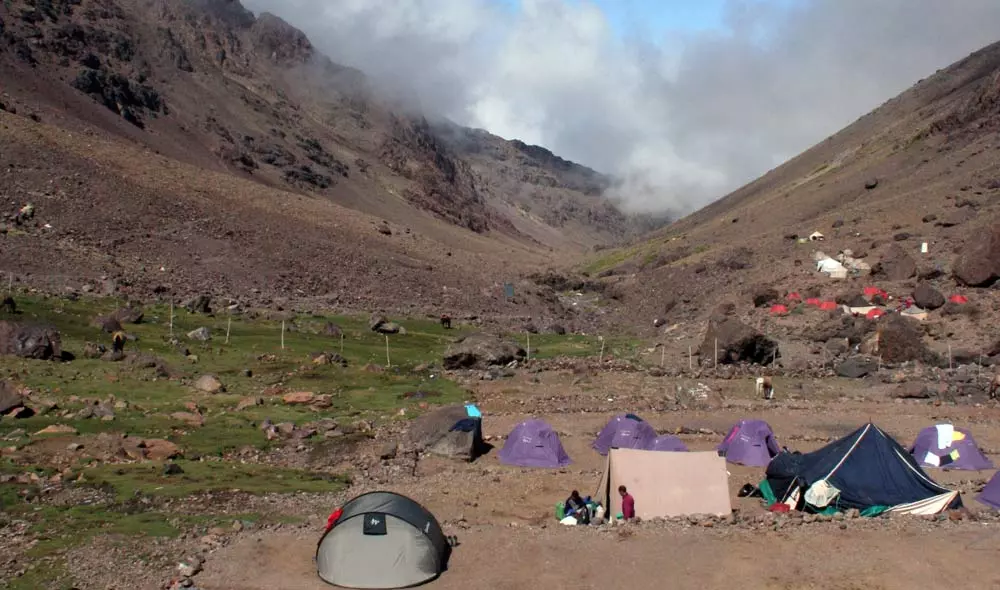 Camping am Djebel Toubkal bei Wanderung im Atlasgebirge