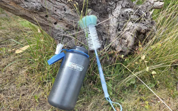 So kannst du deine Trinkflasche reinigen 
